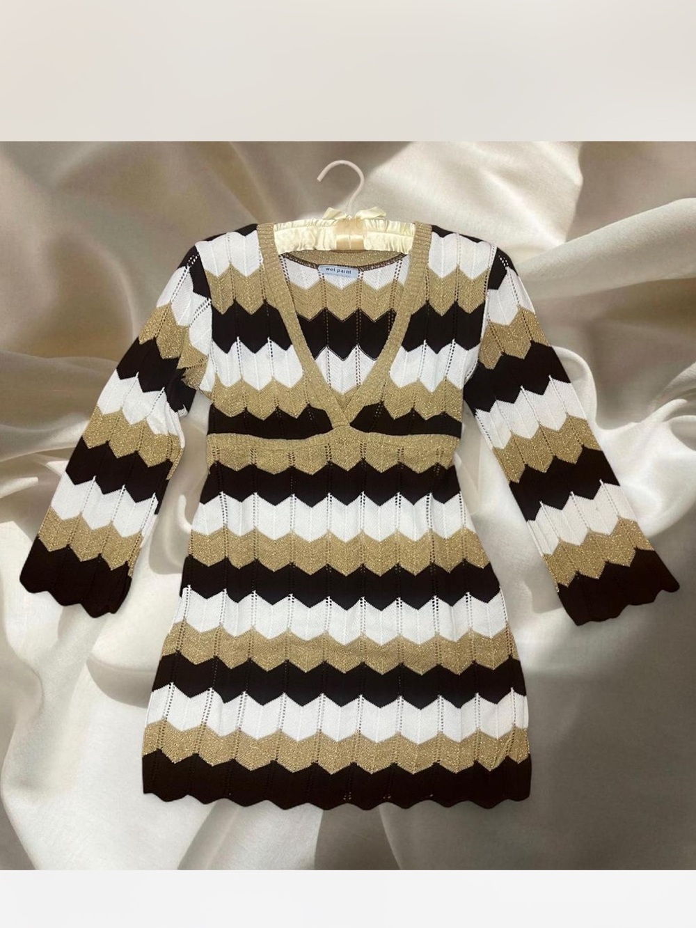 Chevron Knit V-Neck in Black, Gold & White